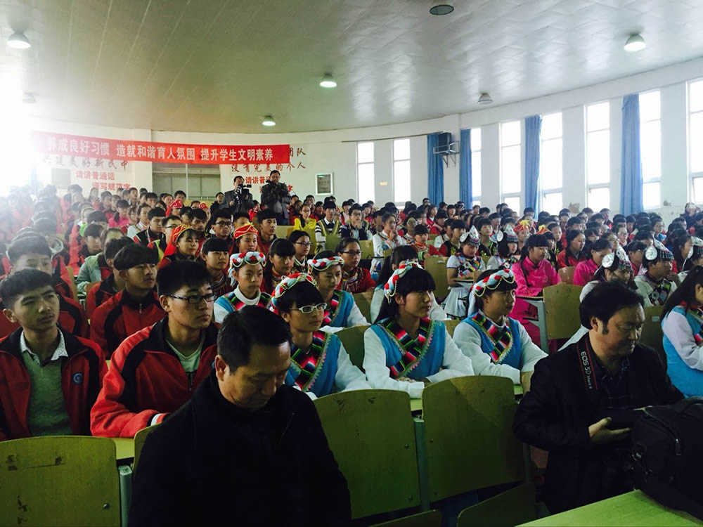 富而思源、回报社会—戴翔携北仑企业家代表到武定民族中学进行爱心捐赠 富而思源、回报社会—戴翔携北仑企业家代表到武定民族中学进行爱心捐赠